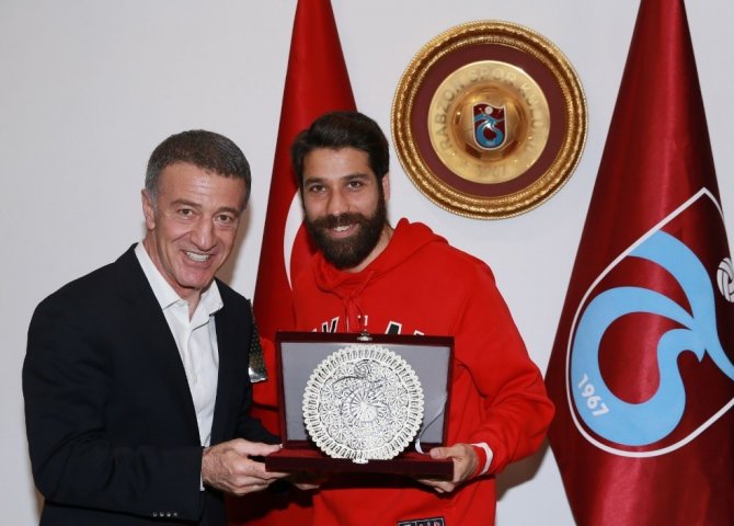 Trabzonspor’da Olcay Şahan Ve Ibanez’e Veda Plaketi