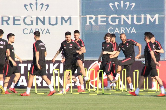 A Milli Takım, Antalya Kampında İlk Antrenmana Çıktı