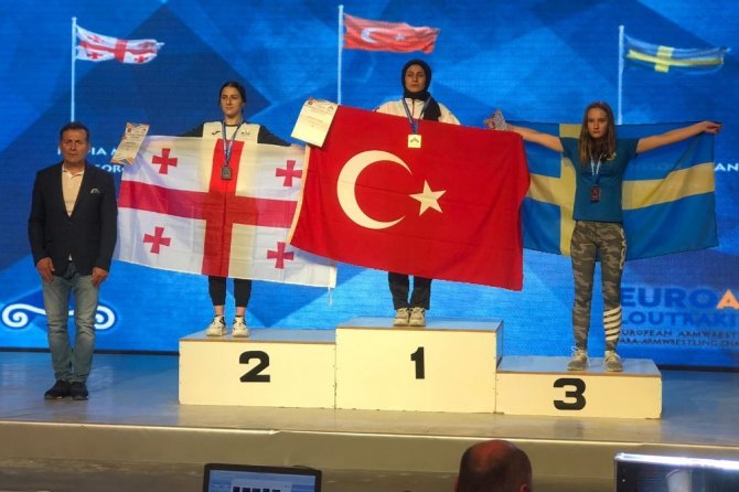 Gümüşhaneli Bilek Güreşçileri Yunanistan’da Avrupa’nın Bileğini Büktü