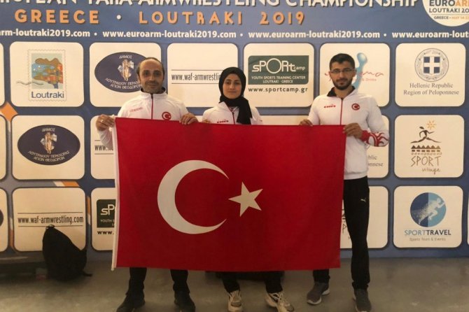 Gümüşhaneli Bilek Güreşçileri Yunanistan’da Avrupa’nın Bileğini Büktü