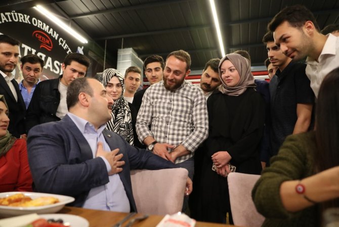 Bakan Varank’ın Gençlere Sahur Daveti Karşılıksız Kalmadı