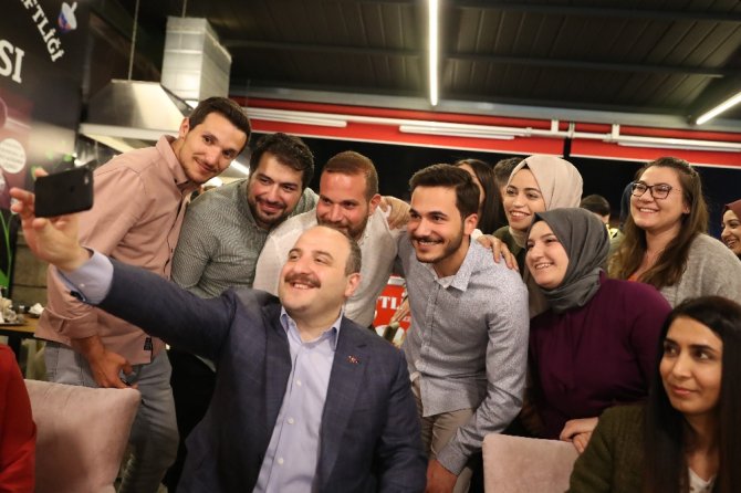 Bakan Varank’ın Gençlere Sahur Daveti Karşılıksız Kalmadı