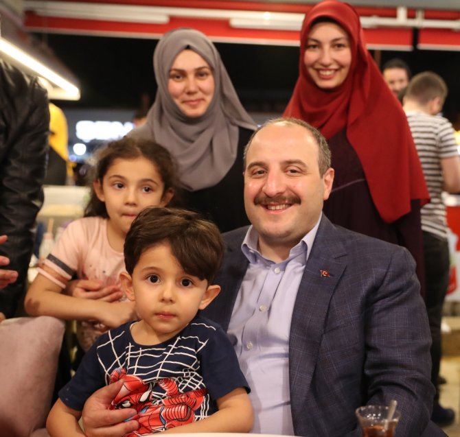 Bakan Varank’ın Gençlere Sahur Daveti Karşılıksız Kalmadı