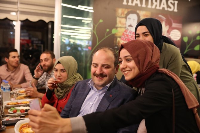 Bakan Varank’ın Gençlere Sahur Daveti Karşılıksız Kalmadı