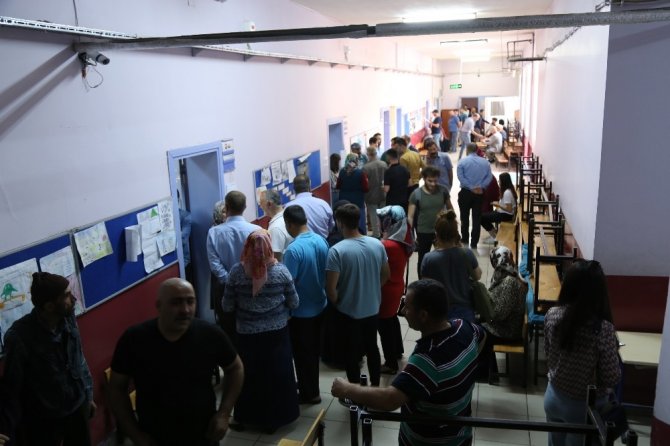 Yusufeli’nde Oy Kullanma İşlemi Başladı