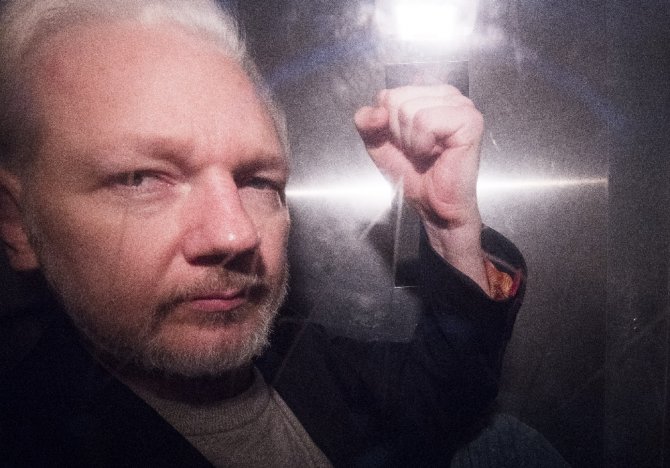 İsveç Mahkemesi Assange’ı Tutuklama Talebini Reddetti