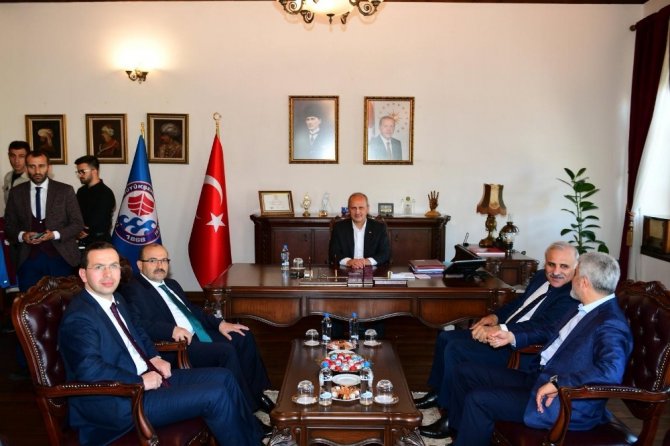 Bakan Turhan, Trabzon’da Hemşehrileriyle Bayramlaştı