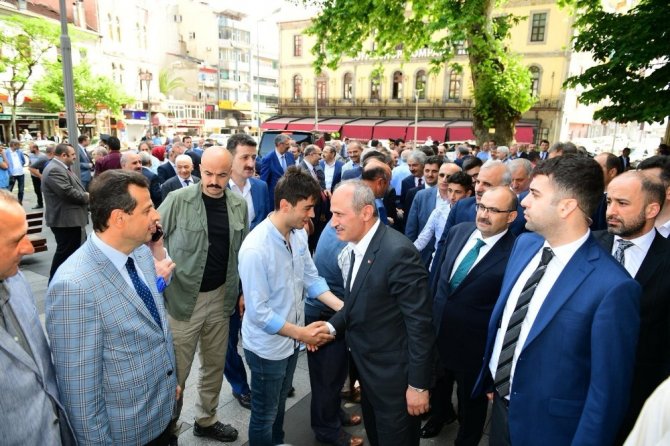 Bakan Turhan, Trabzon’da Hemşehrileriyle Bayramlaştı