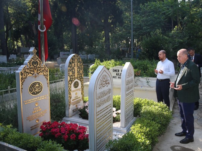 15 Temmuz Şehidi Erol Olçok’un Mezarını Ziyaret Etti