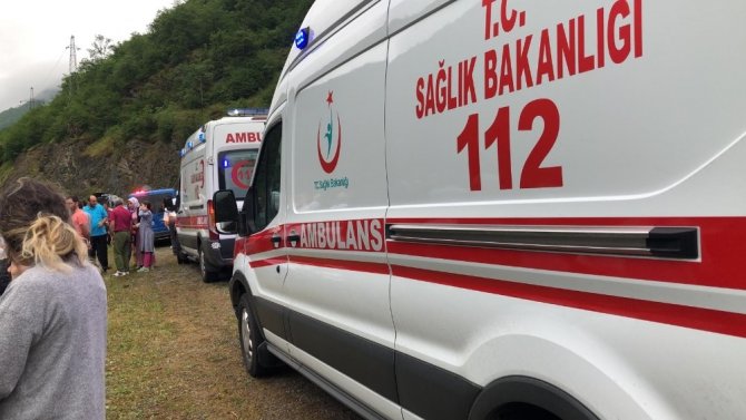 Trabzon’da Araba Dereye Uçtu: 1 Ölü, 2 Yaralı