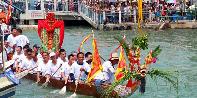 Hong Kong’da Ejderhalı Tekne Festivali Heyecanı