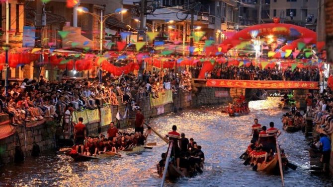 Hong Kong’da Ejderhalı Tekne Festivali Heyecanı