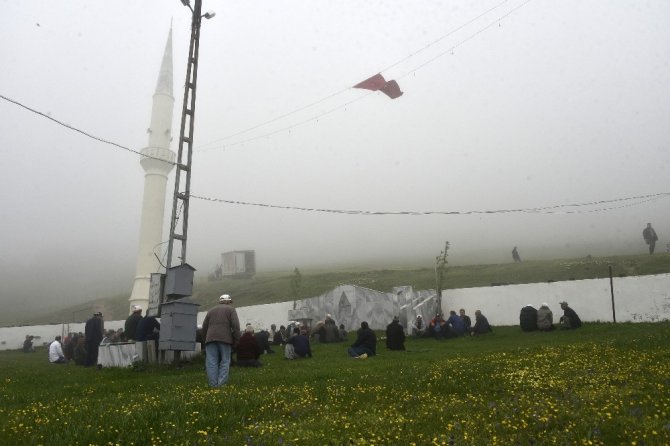 Kadırga Yaylası’ndaki O Camide Yılın İlk Cuma Namazı Kılındı