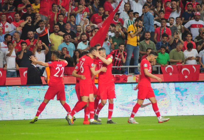 İlk Yarıyı Türkiye 2-0 Önde Bitirdi
