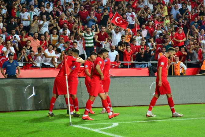 İlk Yarıyı Türkiye 2-0 Önde Bitirdi
