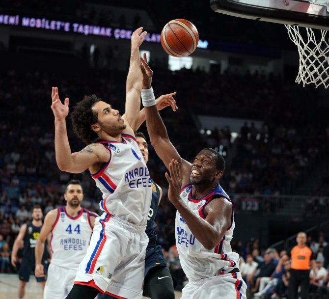 Tahincioğlu Basketbol Süper Ligi: Anadolu Efes: 56 - Fenerbahçe Beko: 73