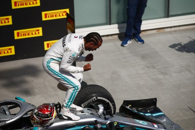 Mercedes-amg Petronas İle Hamilton Birinci Oldu