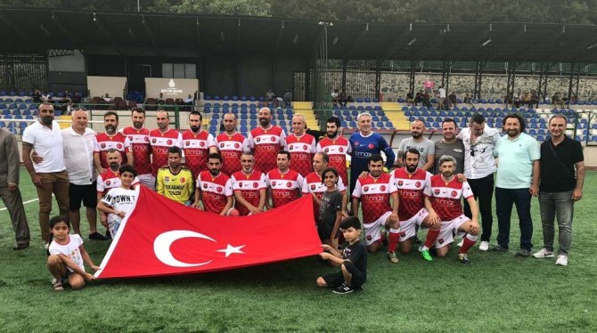 Türkiye-iran Veteranlar Maçını Dostluk Kazandı