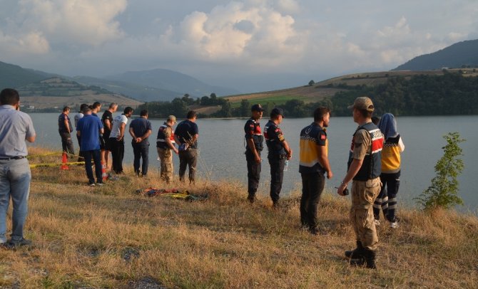 Aracıyla Baraj Gölüne Uçan Şahsın Cansız Bedeni Bulundu