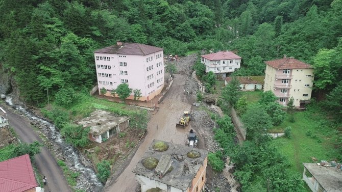 Trabzon’un Araklı İlçesinde Bugün Sel Ve Heyelanların Yaşandığı Çamlıktepe Mahallesi 4 Gün Önce Böyle Görüntülenmişti