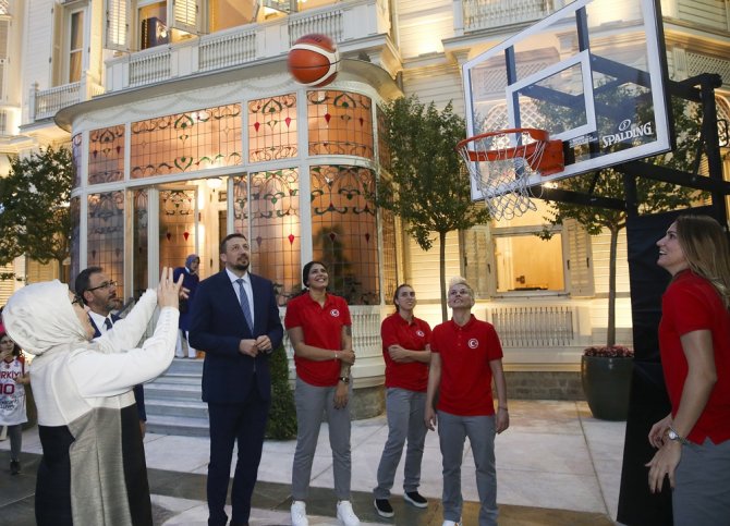 Emine Erdoğan, A Milli Kadın Basketbol Takımı İle Buluştu