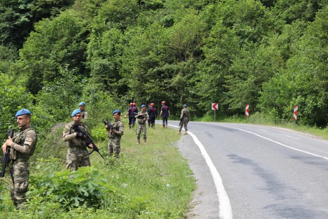 Trabzon Araklı’daki Selde Kaybolan 3 Kişi Aranıyor