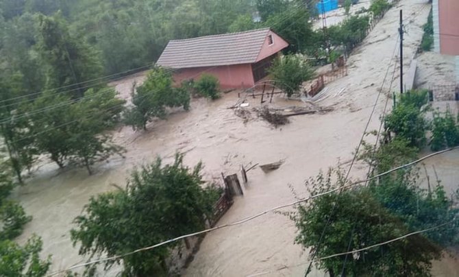 Bartın’ın Hasankadı Beldesinde Sel Felaketi Yaşanıyor