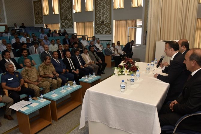 Vali Taşbilek Kelkit’te Muhtarlarla Bir Araya Geldi