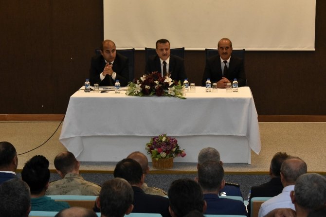 Vali Taşbilek Kelkit’te Muhtarlarla Bir Araya Geldi