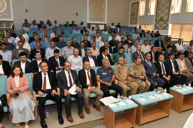 Vali Taşbilek Kelkit’te Muhtarlarla Bir Araya Geldi