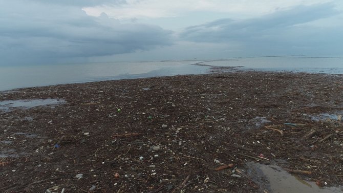 Trabzon’da Şiddetli Yağışlar Sonrası Deniz Çamura Bulandı