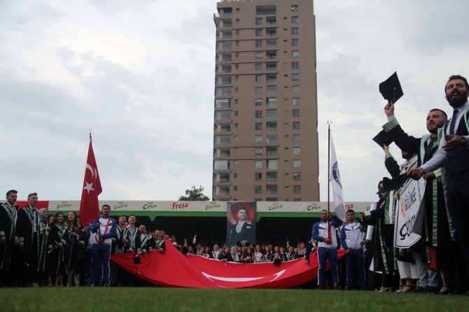 Giresun Üniversitesi’nde Mezuniyet Coşkusu