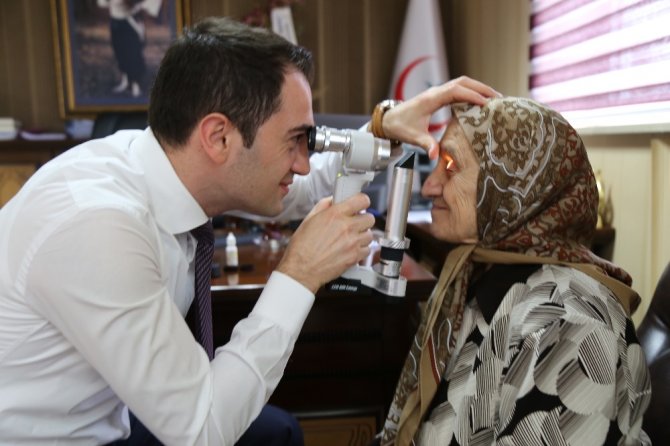 Sağlık Müdüründen Başarılı Katarakt Ameliyatı
