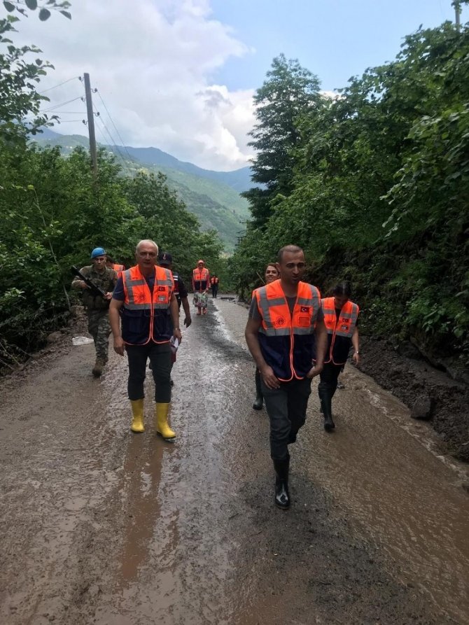 Trabzon’un Araklı İlçesindeki Selin Ardından Afet Bölgesinde Çalışmalar Sürüyor