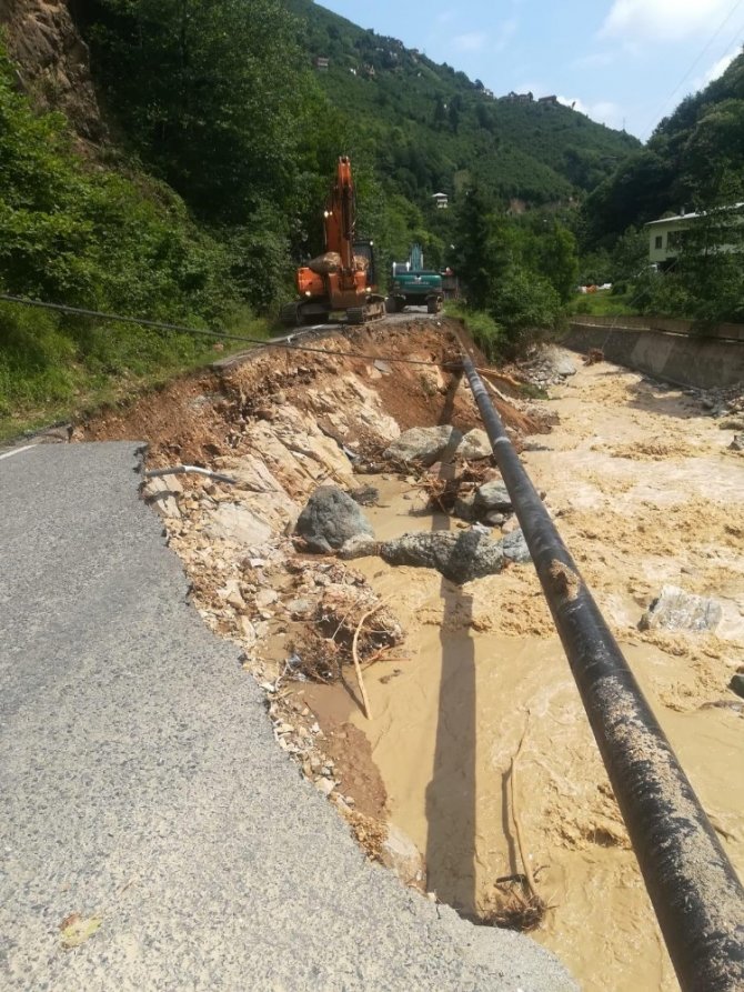 Tiski, Yomra’da Tahrip Olan Su Şebekesi İçin Seferber Oldu