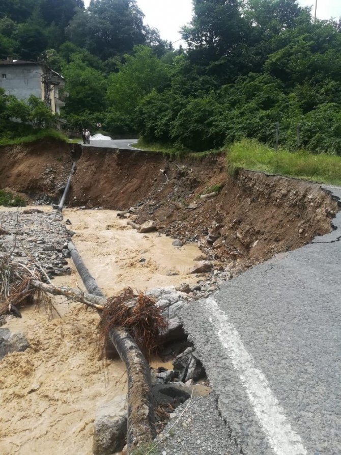 Tiski, Yomra’da Tahrip Olan Su Şebekesi İçin Seferber Oldu