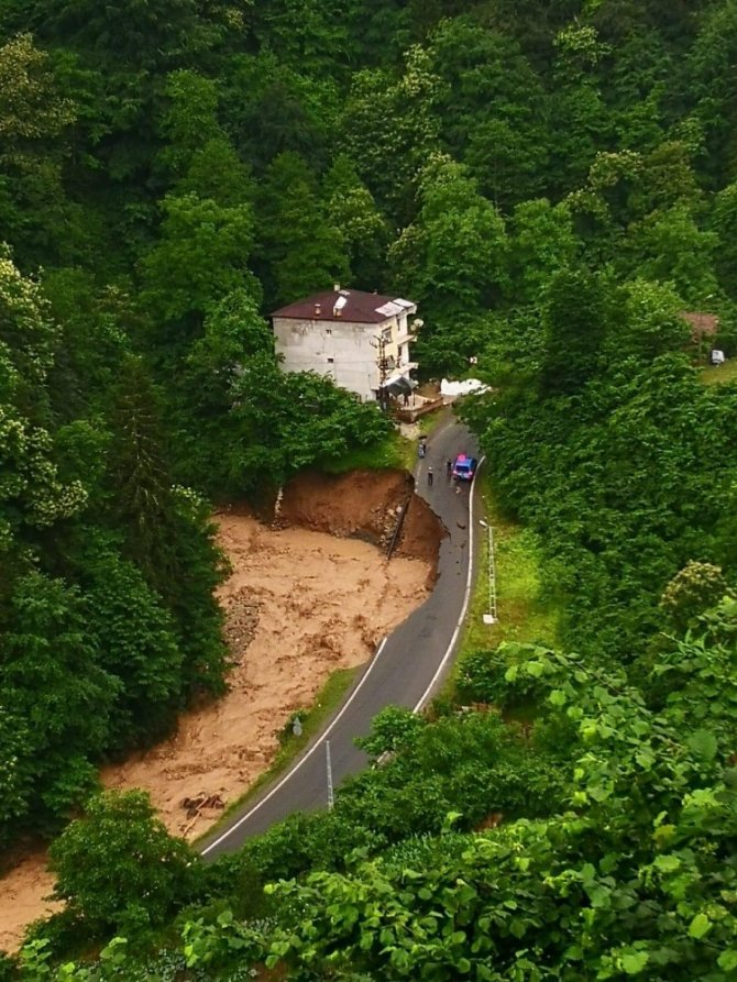 Tiski, Yomra’da Tahrip Olan Su Şebekesi İçin Seferber Oldu