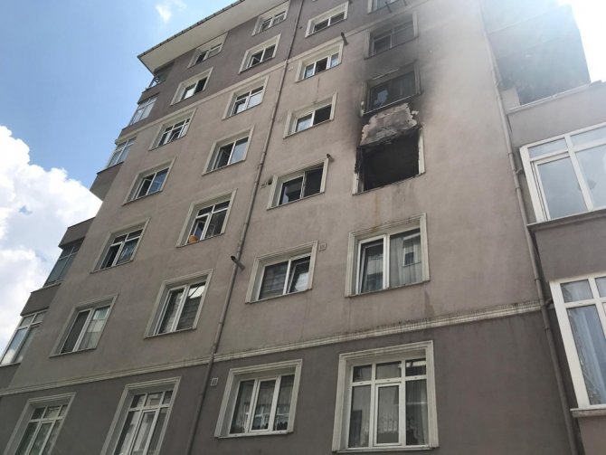 Kadıköy’de Yangın Çıkan Binada Can Pazarı