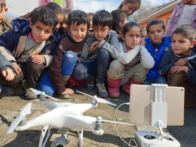 İlk Defa Drone Gören Masum Çocuklar