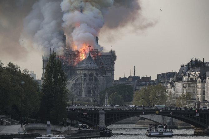 Notre Dame Yangınında Suç Unsuruna Rastlanmadı