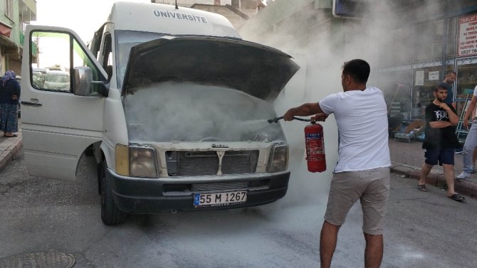 Sırtına Saplanan Bıçakla Hastaneye Kaldırıldı