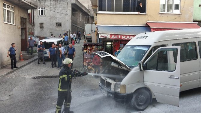 Sırtına Saplanan Bıçakla Hastaneye Kaldırıldı
