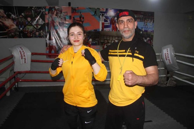 Elif, Kick Boks’ta Milli Takım’a Yükselmek İstiyor