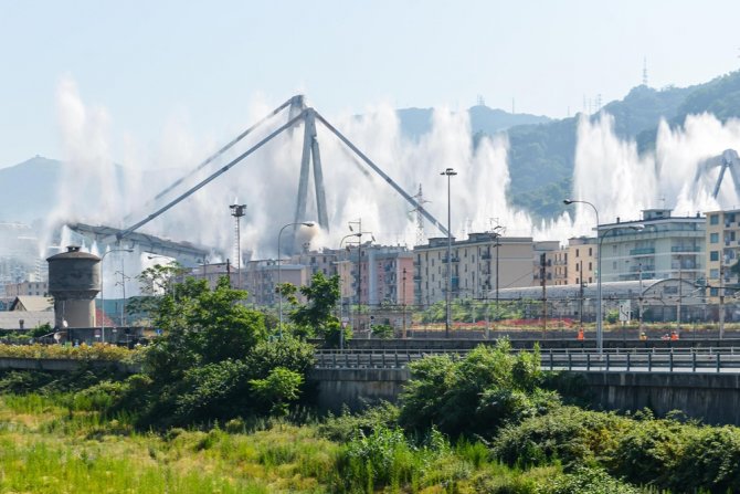 İtalya’da 43 Kişiye Mezar Olan Köprü Kontrollü Şekilde Yıkıldı