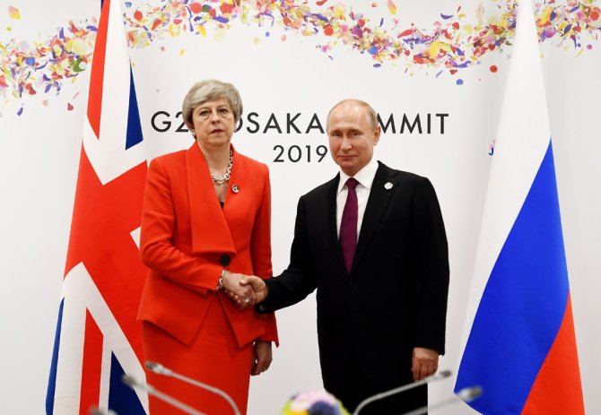 İngiltere Başbakanı May, Putin’i Uyardı