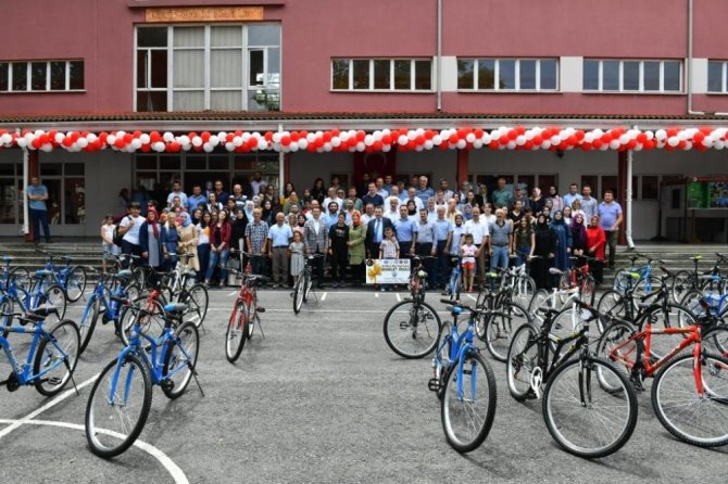 Ortahisar Belediyesi, 61 Öğrenciye 61 Bisiklet Hediye Etti