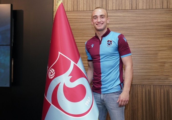 Trabzonspor’da Doğan Erdoğan İçin İmza Töreni Düzenlendi