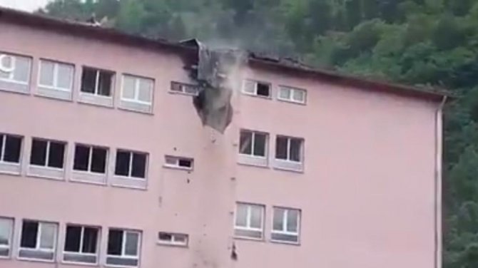 Araklı’daki Selde Zarar Gören Okul Yıkılıyor