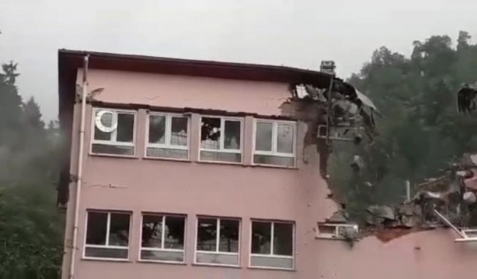 Araklı’daki Selde Zarar Gören Okul Yıkılıyor