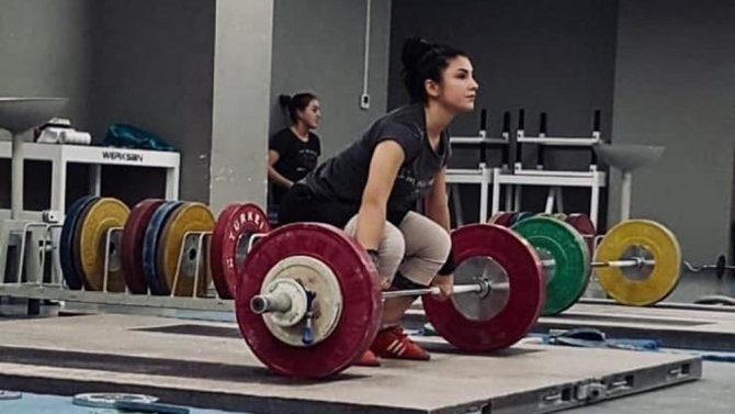 Milli Halterciler Dünya Şampiyonasına Hazırlanıyor